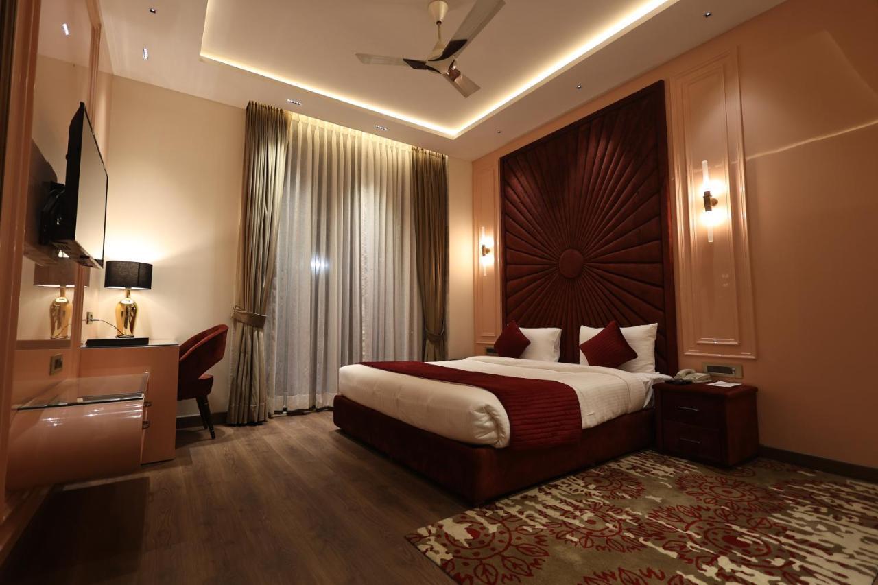 The Ramayana Hotel, Ayodhya Exterior photo