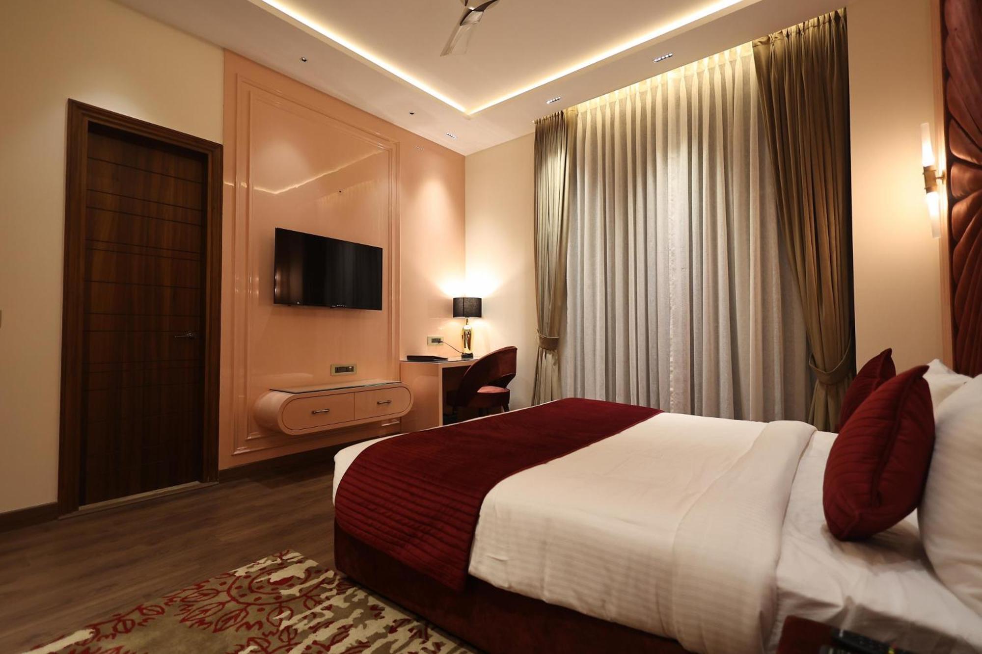 The Ramayana Hotel, Ayodhya Exterior photo